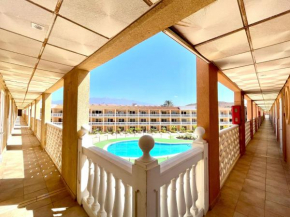 Bonito estudio con Wifi, piscina, balcón, junto al mar en Tenerife Sur